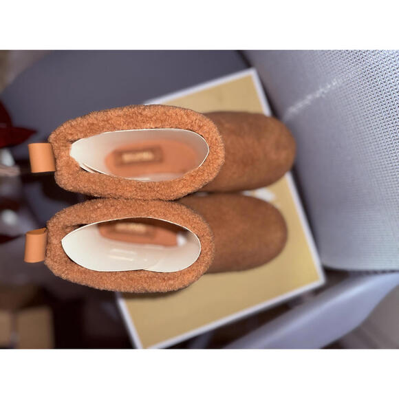 Michael Kors Winnie Bootie Sherpa Tan - Size 7m - Picture 4 of 6